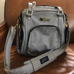 Jujube pumping diaper bag